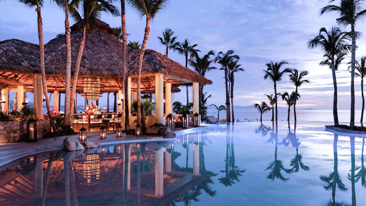 https://www.hotelsinheaven.com/wp-content/uploads/2019/03/one-only-palmilla-los-cabos-pool-bar.jpg